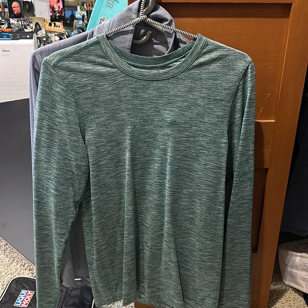 Lululemon metal vent shirt men's XS